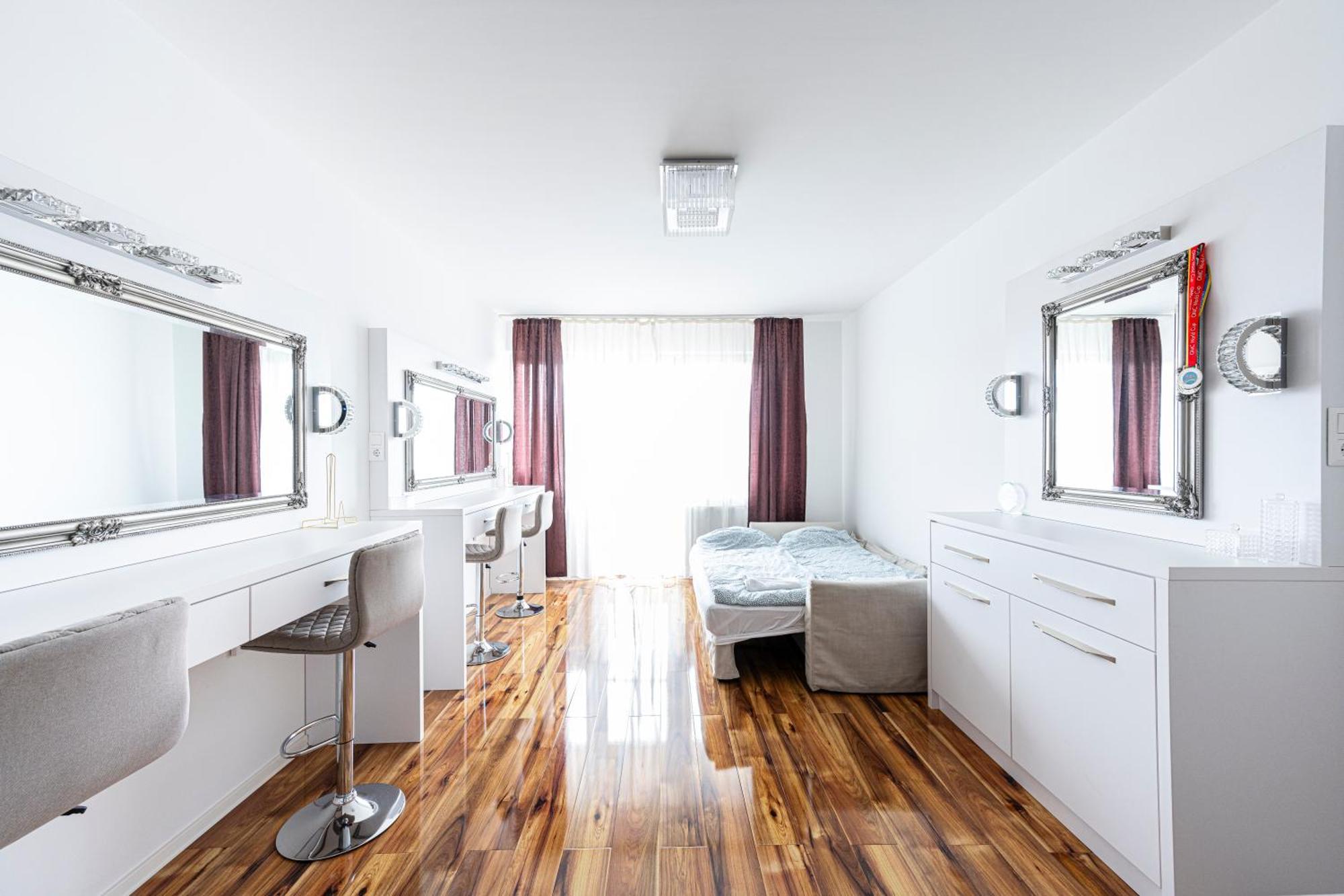 Апартаменты Tp Spacious Stylish Free Parking